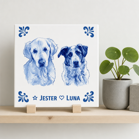 Delfts blauwe tegel met portretten van honden Jester en Luna