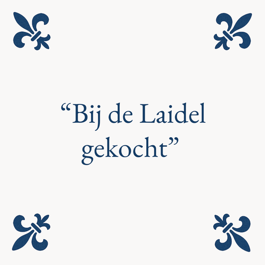 Bij de Laidel gekocht - Delfts Blauwe Tegel met Humor